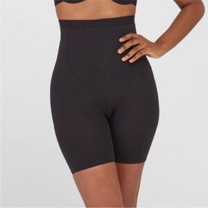 SPANX Love Your‎ Assets Black Biker Shorts Mid Thigh NWT